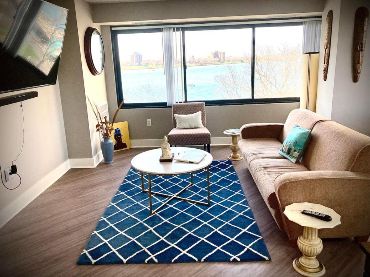 Luxury 2 Bdrm With Riverview Of Canada Detroit