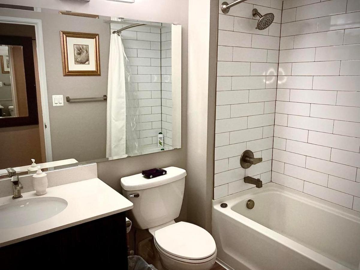 Luxury 2 Bdrm With Riverview Of Canada Apartment *